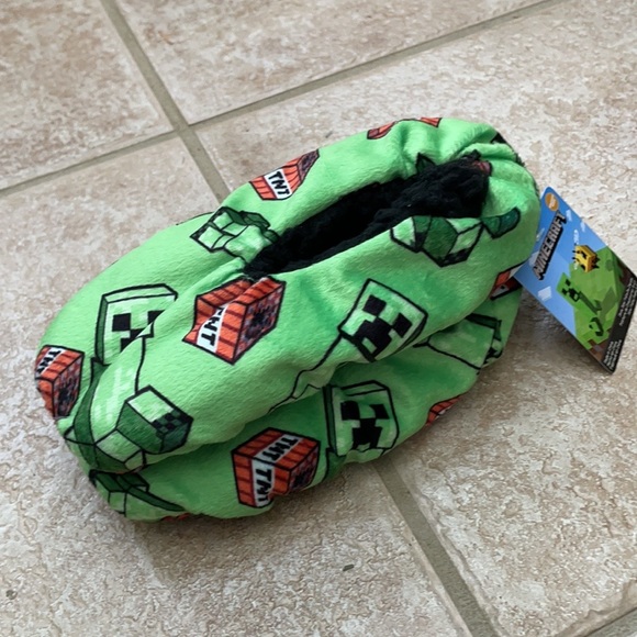 Minecraft Creeper TNT Snuggle Toes Slipper Socks - Picture 15 of 15